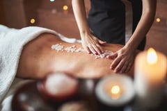 Therapist apply mineral salt on lady back royalty free stock image Therapist apply mineral salt on lady back royalty free stock image