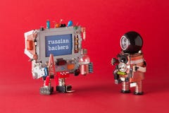 Concept russe d'attaque de cyber de pirates informatiques Interface gestionnaire et ordinateur avec le message textuel d'avertiss Photo stock Concept russe d'attaque de cyber de pirates informatiques Interface gestionnaire et ordinateur avec le message textuel d'avertiss Photo stock