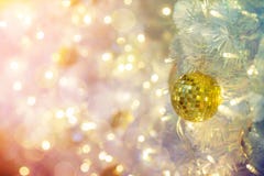 Conception intérieure de Noël, arbre de Noël décoré par des RP de lumières photo stock Conception intérieure de Noël, arbre de Noël décoré par des RP de lumières photo stock