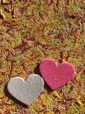 Concepto, amor y romance creativos, dos corazones imagenes de archivo Concepto, amor y romance creativos, dos corazones imagenes de archivo