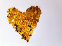 Concepto creativo del corazón del amor El oro protagoniza el corazón imágenes de archivo libres de regalías Concepto creativo del corazón del amor El oro protagoniza el corazón imágenes de archivo libres de regalías