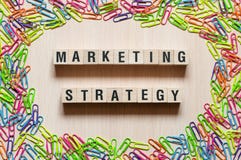Concepto de las palabras de la estrategia de marketing fotografía de archivo libre de regalías Concepto de las palabras de la estrategia de marketing fotografía de archivo libre de regalías