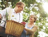 Concepto del amor de la relajación de la datación del marido de la esposa de los pares fotografía de archivo libre de regalías Concepto del amor de la relajación de la datación del marido de la esposa de los pares fotografía de archivo libre de regalías
