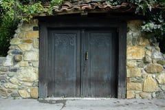 Concepto a puerta cerrada, histórico de madera antiguo foto de archivo Concepto a puerta cerrada, histórico de madera antiguo foto de archivo