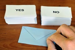 Concetto del referendum con i voti sì e no immagine stock libera da diritti Concetto del referendum con i voti sì e no immagine stock libera da diritti