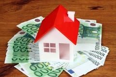 Concetto di assicurazione o dei beni immobili immagine stock libera da diritti Concetto di assicurazione o dei beni immobili immagine stock libera da diritti
