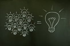 Concetto di lavoro di squadra delle lampadine immagini stock Concetto di lavoro di squadra delle lampadine immagini stock