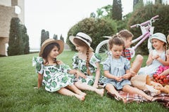 Concetto di modo dei bambini fotografie stock libere da diritti Concetto di modo dei bambini fotografie stock libere da diritti