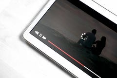 Conexão a Internet lenta Filme em linha mau que flui o serviço imagens de stock royalty free Conexão a Internet lenta Filme em linha mau que flui o serviço imagens de stock royalty free