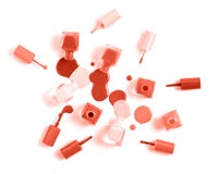 Configuração lisa criativa de vernizes para as unhas brilhantes da forma em um fundo coral vivo Estilo mínimo Copie o espaço Conc fotografia de stock Configuração lisa criativa de vernizes para as unhas brilhantes da forma em um fundo coral vivo Estilo mínimo Copie o espaço Conc fotografia de stock