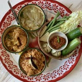 Conjunto tailandés del alimento fotografía de archivo libre de regalías Conjunto tailandés del alimento fotografía de archivo libre de regalías