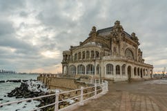 Constanta Romênia do casino no inverno fotos de stock royalty free Constanta Romênia do casino no inverno fotos de stock royalty free