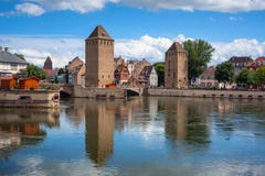 Construa uma ponte sobre Ponts Couverts o distrito histórico Petite France, Strasbourg imagem de stock royalty free Construa uma ponte sobre Ponts Couverts o distrito histórico Petite France, Strasbourg imagem de stock royalty free