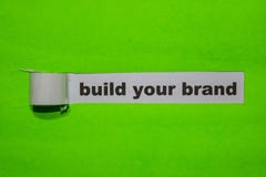 Construya su concepto de la marca, de la inspiración y del negocio en el papel rasgado verde imagen de archivo Construya su concepto de la marca, de la inspiración y del negocio en el papel rasgado verde imagen de archivo