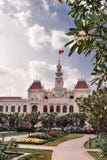 A construção colonial da câmara municipal em Saigon Ho Chi Minh City fotos de stock A construção colonial da câmara municipal em Saigon Ho Chi Minh City fotos de stock