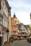 Construções alemãs tradicionais em Bernkastel-Kues no rio Mosel em Alemanha Imagens de Stock Royalty Free Construções alemãs tradicionais em Bernkastel-Kues no rio Mosel em Alemanha Imagens de Stock Royalty Free