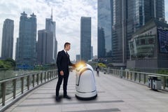 Consulente del robot, conversazione dell'uomo di affari con un assistente a alta tecnologia AI del robot o intelligenza artificia immagine stock libera da diritti Consulente del robot, conversazione dell'uomo di affari con un assistente a alta tecnologia AI del robot o intelligenza artificia immagine stock libera da diritti