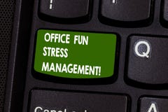 Contrôle du stress d'amusement de bureau d'écriture des textes d'écriture La signification de concept détendent le temps libre au images libres de droits Contrôle du stress d'amusement de bureau d'écriture des textes d'écriture La signification de concept détendent le temps libre au images libres de droits
