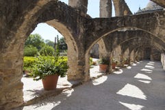 Convento в полете Сан-Хосе, Сан Антонио, Техас, США стоковое фото rf Convento в полете Сан-Хосе, Сан Антонио, Техас, США стоковое фото rf