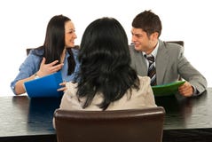 Conversação feliz na entrevista foto de stock royalty free Conversação feliz na entrevista foto de stock royalty free