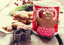 Coockies et décoration de Noël de bonhomme en pain d'épice image stock Coockies et décoration de Noël de bonhomme en pain d'épice image stock