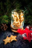 Cookies deliciosas do Natal no frasco imagem de stock Cookies deliciosas do Natal no frasco imagem de stock