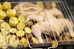 Cooking on chargrill chicken barbeque and vegetables mix Royalty Free Stock Photos Cooking on chargrill chicken barbeque and vegetables mix Royalty Free Stock Photos