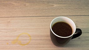 Copo de café com mancha do café imagem de stock Copo de café com mancha do café imagem de stock