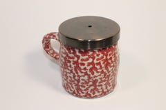 Copo de água cor-de-rosa e branco ou de coffe Imagem de Stock Copo de água cor-de-rosa e branco ou de coffe Imagem de Stock