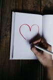 Corazón en un cuaderno el día de tarjeta del día de San Valentín foto de archivo Corazón en un cuaderno el día de tarjeta del día de San Valentín foto de archivo