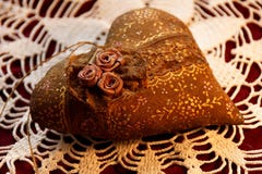 Corazón en un regalo Fotografía de archivo Corazón en un regalo Fotografía de archivo