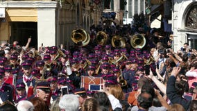 CORFU, GRÉCIA - 7 DE ABRIL DE 2018: Músicos filarmônicos que jogam em celebrações do feriado da Páscoa de Corfu vídeos de arquivo CORFU, GRÉCIA - 7 DE ABRIL DE 2018: Músicos filarmônicos que jogam em celebrações do feriado da Páscoa de Corfu vídeos de arquivo