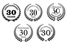 Corone in bianco e nero dell'alloro di anniversario illustrazione vettoriale Corone in bianco e nero dell'alloro di anniversario illustrazione vettoriale