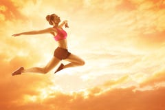Corredor da mulher do esporte, atleta Girl Jump, conceito feliz da aptidão Imagem de Stock Royalty Free Corredor da mulher do esporte, atleta Girl Jump, conceito feliz da aptidão Imagem de Stock Royalty Free