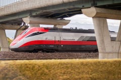 Corredor italiano de Frecciarossa do trem foto de stock royalty free Corredor italiano de Frecciarossa do trem foto de stock royalty free