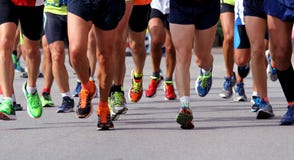 Corredores a competir ao meta da maratona