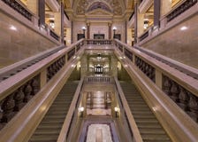 Corridoio all'interno della scala al Campidoglio dello stato di Wisconsin Fotografia Stock Corridoio all'interno della scala al Campidoglio dello stato di Wisconsin Fotografia Stock