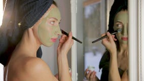 Cosméticos botánicos aromáticos Mezcla secada de las flores de las hierbas, máscara facial de la arcilla del fango, aceites, apli Cosméticos botánicos aromáticos Mezcla secada de las flores de las hierbas, máscara facial de la arcilla del fango, aceites, apli