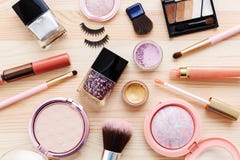 Cosmétiques et produits de maquillage photographie stock libre de droits Cosmétiques et produits de maquillage photographie stock libre de droits