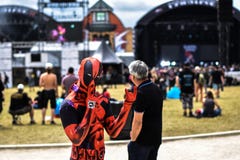 Cospaly Deadpool in Schwermetallfestival Hellfest, Clisson Frankreich lizenzfreie stockfotos Cospaly Deadpool in Schwermetallfestival Hellfest, Clisson Frankreich lizenzfreie stockfotos