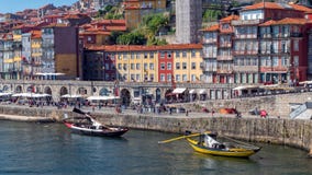 Costa y río el Duero, Oporto, Portugal de Ribeira imagen de archivo libre de regalías Costa y río el Duero, Oporto, Portugal de Ribeira imagen de archivo libre de regalías