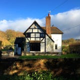 Cottage de ferme de style de Tudor en Angleterre du sud photographie stock Cottage de ferme de style de Tudor en Angleterre du sud photographie stock