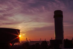 Coucher du soleil au-dessus de la centrale Photo libre de droits Coucher du soleil au-dessus de la centrale Photo libre de droits