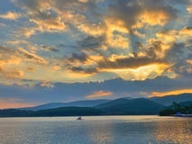 Coucher du soleil au lac image stock Coucher du soleil au lac image stock