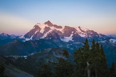 Coucher du soleil de Mt Shuksan, l'état de Washington photo stock Coucher du soleil de Mt Shuksan, l'état de Washington photo stock