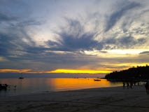 Coucher du soleil de vibraphone d'île en Thaïlande photos stock Coucher du soleil de vibraphone d'île en Thaïlande photos stock