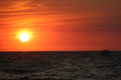 Coucher du soleil ? la mer photo libre de droits Coucher du soleil ? la mer photo libre de droits