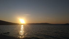 Coucher du soleil romantique sur la plage images libres de droits Coucher du soleil romantique sur la plage images libres de droits