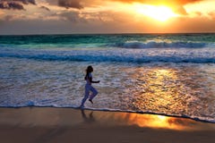 Coucher du soleil sur l'océan image stock Coucher du soleil sur l'océan image stock