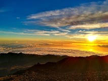 Coucher du soleil sur le dessus de Pico del Teide images stock Coucher du soleil sur le dessus de Pico del Teide images stock
